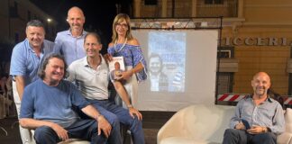 Gran finale a Diano Marina per Un mare di pagine” 2024: piazza Martiri gremita per Stefano Senardi