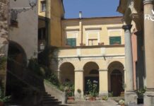 Dolcedo tra teatro e musica: dal 26 luglio torna “Per le vie del Borgo” piazzetta chiesa san tommaso dolcedo