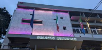 Diano Marina, il Municipio si tinge di rosa per il mese della prevenzione del tumore al seno comune di diano marina
