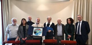 Sanremo 2025, serata cover: presidente Bucci premierà vincitore con vetro artistico dipinto a mano dal titolo “La Liguria immersa in un mare di musica”