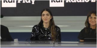 Sanremo 2025, Joan Thiele fa riverberare il suo ‘Eco’ in sala stampa: “La famiglia è una ed è amore”