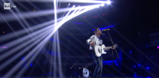 Sanremo 2025: Edoardo Bennato apre la terza serata con “Sono solo canzonette”