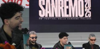 A Sanremo 2025 il divertimento dei The Kolors: “Felici del successo di ieri per la cover di ‘Rossetto e caffè'” The Kolors