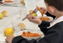 Bordighera, vermi nei piatti della mensa scolastica delle scuole Rodari: avviati provvedimenti e indagini mensa