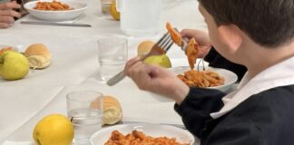 Bordighera, vermi nei piatti della mensa scolastica delle scuole Rodari: avviati provvedimenti e indagini mensa