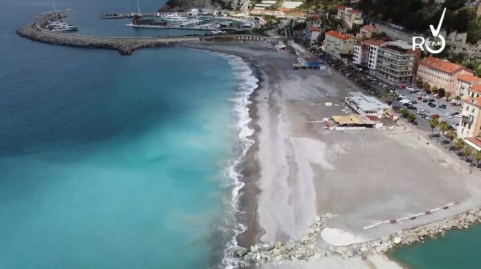 spiaggia cala del forte ventimiglia