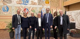 Diano Marina, “Venerdì della Conoscenza”: grande partecipazione di pubblico e studenti alla conferenza “I microbi salveranno il mondo?”