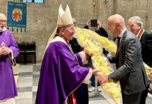 Consegnati i parmureli di Sanremo al vescovo Suetta, pronti per Papa Francesco