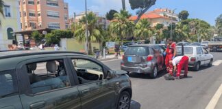 Diano Marina, tamponamento a catena sull’Aurelia davanti la Croce Rossa: ferita una donna