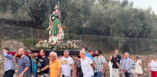 Diano Marina, aggredisce agente durante la processione di San Giacomo: arrestato 31enne processione san giacomo diano marina