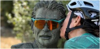 Diano Marina: sei anni senza Felice Gimondi, il ricordo della figlia Norma sul Cippo dei Campioni di Capo Berta Norma e Felice Gimondi