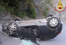 Incidente a Ranzo: auto si ribalta sulla statale 453, intervento dei Vigili del Fuoco