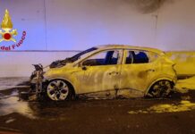 Chiusavecchia, auto a GPL in fiamme nella galleria Madonna dell’Uliveto: intervento dei Vigili del Fuoco