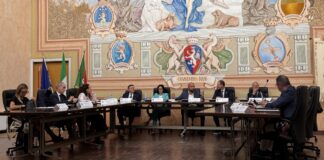 Bilanci, scuole, rifiuti e imposta di soggiorno: le decisioni del consiglio comunale di Diano Marina