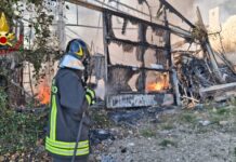 Incendio in una serra a Soldano: si alza un’alta colonna di fumo