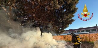 Bordighera, incendio in un cantiere edile: Vigili del Fuoco e Carabinieri sul posto