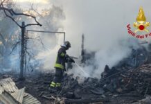 Imperia, incendio a Montegrazie: legnaia distrutta dal fuoco