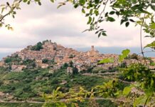 Bajardo accende per le feste: luci, mercatini e il fuoco di Natale bajardo