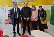 Badalucco, il sindaco Orengo incontra il nuovo comandante dei Carabinieri Calvi e porta gli auguri di Natale nelle scuole