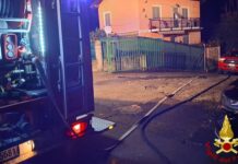 Ventimiglia, incendio devasta il tetto di una casa a Bevera: persone evacuate