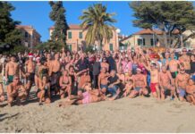 Diano Marina: oltre 60 temerari in mare per il Cimento invernale. Tradizione che torna con successo dopo 13 anni cimento Diano