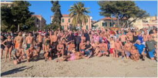 Diano Marina: oltre 60 temerari in mare per il Cimento invernale. Tradizione che torna con successo dopo 13 anni cimento Diano