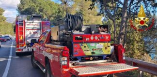 Diano Marina, principio di incendio su un’auto: intervento dei Vigili del Fuoco su Capo Berta