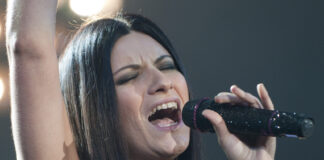 Laura Pausini torna a Sanremo: sarĂ al fianco di Carlo Conti per tutte e cinque le serate laura pausini