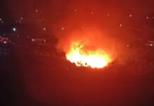 Bordighera, incendio in via Sapergo: fiamme vicino alle abitazioni, strada chiusa al traffico incendio bordighera