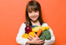 Diano Marina e Diano San Pietro lanciano le “Super Merende della Mensa Bio!” nelle scuole dell’infanzia bambina frutta