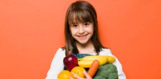 Diano Marina e Diano San Pietro lanciano le “Super Merende della Mensa Bio!” nelle scuole dell’infanzia bambina frutta