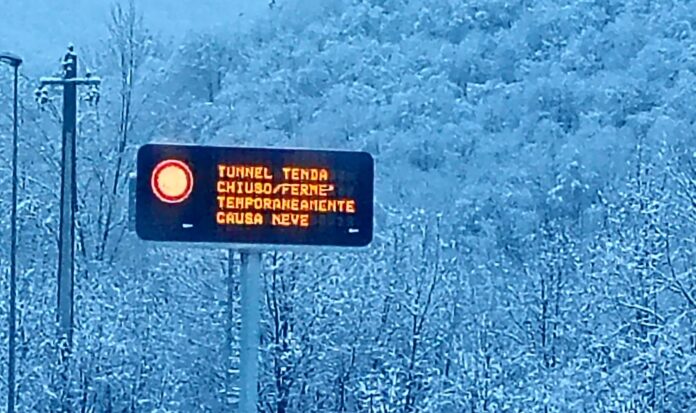 tunnel tenda chiuso per neve