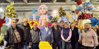 Diano Marina si prepara a “Sanremoinfiore 2026”: il carro floreale omaggia “Lascia o Raddoppia?” carro fiorito diano marina