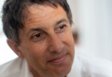 Carlo Conti saluta Sanremo: “Non ci sarò nel 2027”. E arruola Ubaldo Pantani come co-conduttore ubaldo pantani