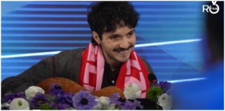 Sanremo 2026, ‘Il mio canto libero’: Mazzariello omaggia Battisti in sala stampa Mazzariello (1)