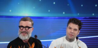 Masini e Fedez corrono il rischio di “entrare Papi e uscire Cardinali” dal palco? Fedez: “Noi non siam manco entrati in seminario”