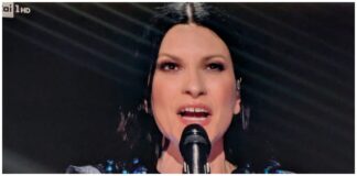Laura Pausini omaggia Sanremo 2026 con i suoi grandi successi Laura Pausini