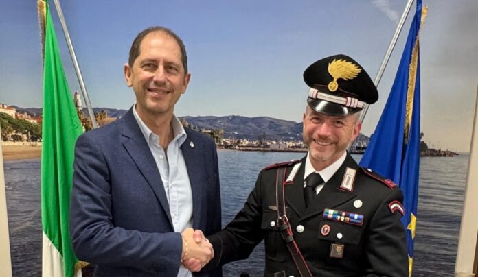 Incontro Mar. Battaglio con Sindaco Diano Marina (mezzobusto)