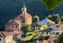 Pieve di Teco, inaugurazione di una panchina rossa per la Festa della Donna in frazione Moano moano pieve di teco