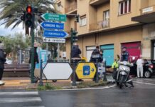Vallecrosia, scontro tra scooter e auto all’incrocio di via Aprosio: due feriti