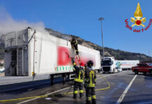 Ventimiglia, incendio all’autoporto: in fiamme il cassone di un camion