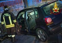 Incidente nella notte a Imperia: auto contro un muro, due feriti trasportati in ospedale