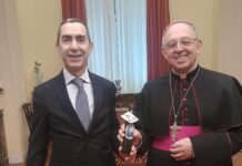 Il questore Lo Iacono consegna l’olio di Capaci al vescovo Suetta Andrea Lo Iacono - antonio suetta