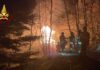 Notte di lavoro per Vigili del Fuoco e AIB nell’imperiese: incendi ancora attivi ad Aurigo e Borghetto d’Arroscia
