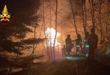 Notte di lavoro per Vigili del Fuoco e AIB nell’imperiese: incendi ancora attivi ad Aurigo e Borghetto d’Arroscia