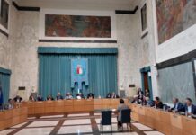 Consiglio comunale a Imperia, ridistribuite le deleghe dell’ex assessore Oneglio. Scajola sugli autovelox: “Multe valide anche in assenza di formali omologazioni”