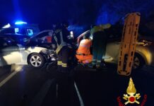 Incidente nella notte su Capo Berta: scontro tra due auto, tre giovani feriti