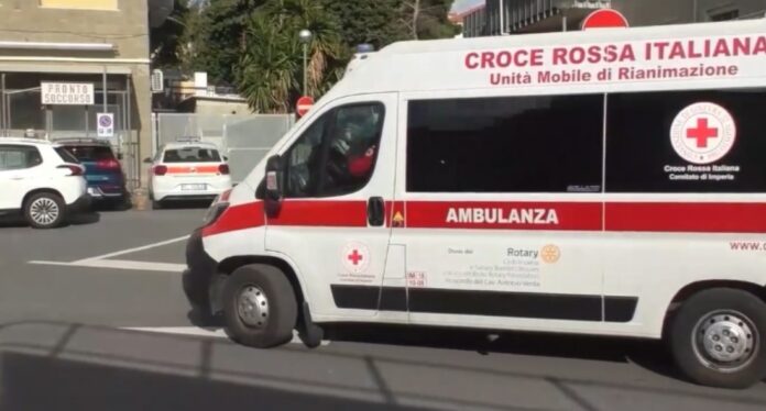 ambulanza croce rossa ambulanza croce rossa