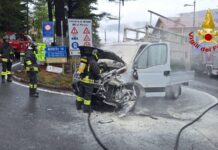 Nava, schianto tra furgone e camion: veicolo in fiamme