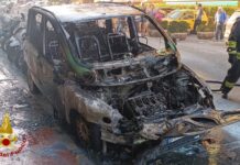 Sanremo, auto in fiamme in via Galilei: intervento dei Vigili del Fuoco